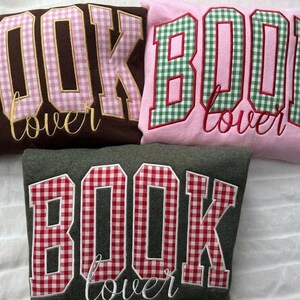 Personalized Book Lover Applique Sweatshirt, Custom Gingham Name Sweatshirt, Embroidered Reader Crewneck, Gift for Book Lover