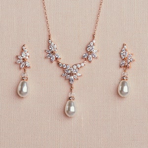 Pearl Bridal Necklace, Swarovski Pearl and Crystal Wedding Jewelry, Bridal Earrings, Wedding Necklace, Bridal Earrings, Madelyn Jewelry SET