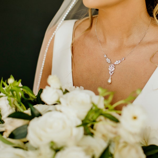 Backdrop Bridal Necklace, Halo Crystal Wedding Necklace, Back Drop Bridal Jewelry, Bridal Earrings, Dainty backdrop London Crystal Necklace