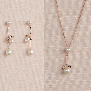 Boucles d&#39;oreilles de mariée pendantes, bijoux de mariée délicats, boucles d&#39;oreilles de mariage en or, collier de mariée en perles d&#39;or rose, parure de bijoux de mariée, bijoux Fiona