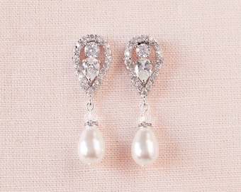Pearl Bridal Earrings, Vintage Pearl Crystal Wedding jewelry, Rose Gold, Swarovski, Bridesmaids earrings,  Chrissy Earrings