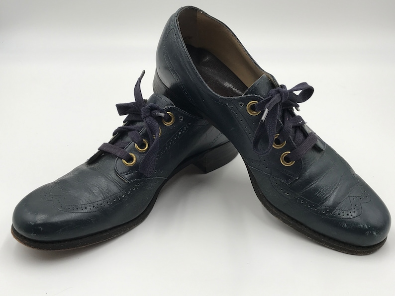1960s Navy Blue Womens Lace Up Oxford Wingtip Spectator Shoes