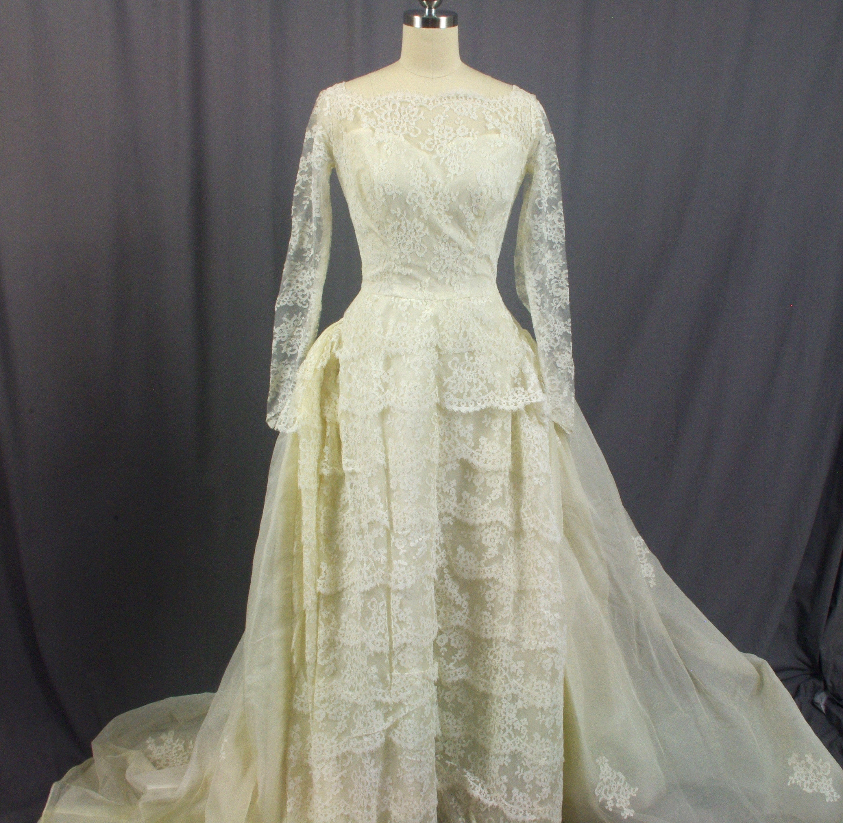 1950s lace wedding dress