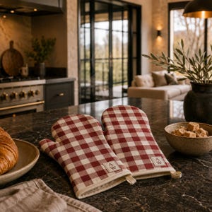 Guanti da forno a quadretti bordeaux / Coppia di guanti da forno in cotone e lino / Presine a quadri / Regalo per appassionati di cucina / Prodotto nel Regno Unito
