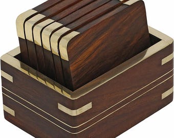 Juego de 6 posavasos de madera con soporte, madera marrón e incrustaciones de latón.