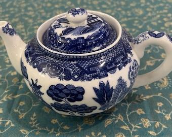 Blue and White Porcelain Teapot Featuring Chinoiserie Style Pattern