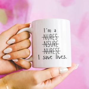 Caneca de café engraçada para enfermeira: presente com citação médica sarcástica