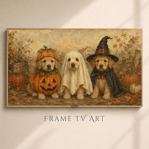Könnte beinhalten: Ein rechteckiger Digitaldruck mit dem Titel FRAME TV ART, der drei Golden Retriever Welpen in Halloween Kostümen zeigt. Ein Welpe trägt ein Kürbiskostüm, einer ist in ein weißes Geisterlaken gehüllt und einer trägt einen schwarzen Hexenhut und Umhang.