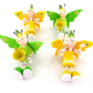 Juego de 4 figuras de elfo mariposa sentadas de arcilla cerámica de color amarillo verde 8 cm