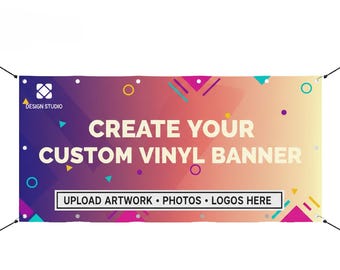 Puede incluir: Una pancarta de vinilo rectangular con un fondo degradado de morado, naranja y amarillo. La pancarta presenta el texto "CREA TU BANNER DE VINILO PERSONALIZADO" en letras blancas grandes. Debajo, dice "SUBE TU OBRA • FOTOS • LOGOS AQUÍ".
