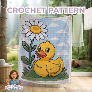 Puede incluir: Un patrón de ganchillo con un pato amarillo y una gran margarita sobre un fondo de cielo azul con nubes. Las palabras "CROCHET PATTERN" están en la parte superior. La imagen está renderizada digitalmente.