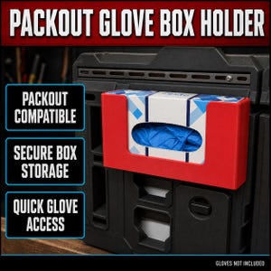 Op de afbeelding: Een rode plastic handschoenendooshouder gemonteerd op een zwarte opbergeenheid. De houder heeft een rechthoekige opening voor het doseren van blauwe handschoenen uit een wit-blauwe doos. Tekst op de afbeelding: PACKOUT GLOVE BOX HOLDER, PACKOUT COMPATIBLE, SECURE BOX STORAGE, QUICK GLOVE ACCESS, GLOVES NOT INCLUDED.