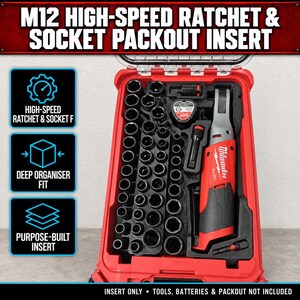 Puede incluir: Un juego de carraca y vasos de alta velocidad Milwaukee M12 organizado en una espuma negra personalizada dentro de un maletín rojo. El texto dice M12 HIGH-SPEED RATCHET & SOCKET PACKOUT INSERT, HIGH-SPEED RATCHET & SOCKET F, DEEP ORGANISER FIT y PURPOSE-BUILT INSERT.