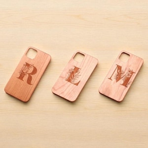 Coque de portable en bois gravée sur mesure : coque de portable personnalisée