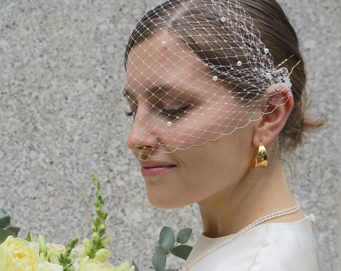 Pearl Veil Short, Scattered Pearl Veil, Bridal Pearl-Adorned Veil, Wedding Pearl Veil, City Hall Wedding Veil