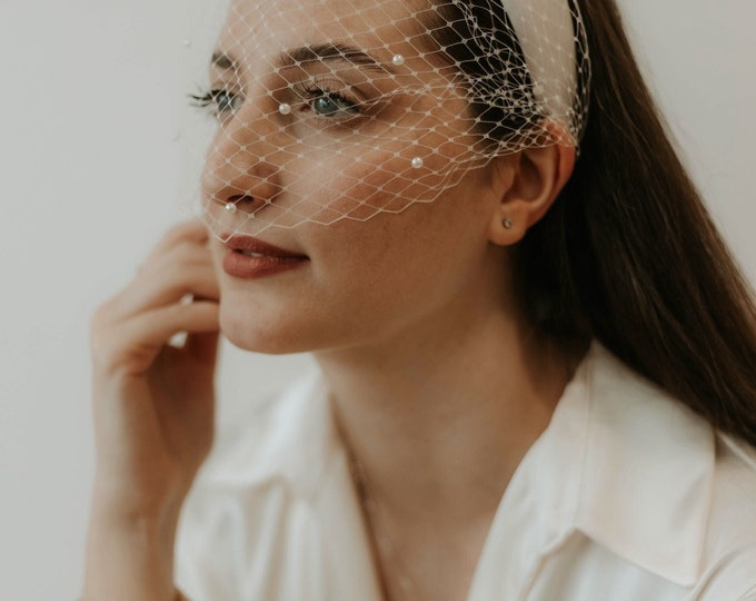 Birdcage Veil Headband with Pearls, Satin Headband Veil, Bridal Birdcage Veil Short, Bird Cage Fascinator Wedding Veil Headband