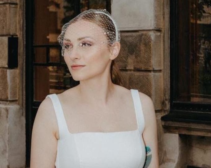 Short Pearl Birdcage Veil Headband Wedding Veil with Pearls Scattered Veil for Bride
