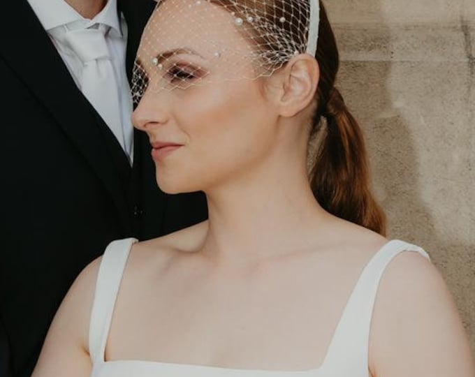 Short Pearl Birdcage Veil Headband Wedding Veil with Pearls Scattered Veil for Bride
