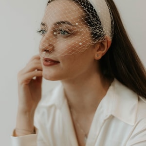 Birdcage Veil Headband with Pearls, Satin Headband Veil, Bridal Birdcage Veil Short, Bird Cage Fascinator Wedding Veil Headband image 2
