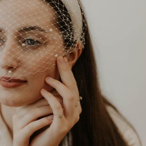 Birdcage Veil Headband with Pearls, Satin Headband Veil, Bridal Birdcage Veil Short, Bird Cage Fascinator Wedding Veil Headband image 7