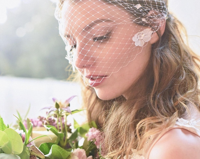 Birdcage Floral Veil & Pearl Hair Chain Bridal Headpiece Floral Wedding Veil with Lace Flowers Veil Civil Wedding Courthouse