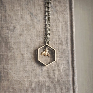 tiny bee. a modern geometric nature inspired necklace.