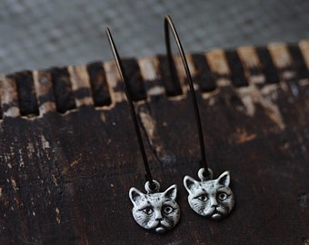 neko. a pair of silver cat face earrings