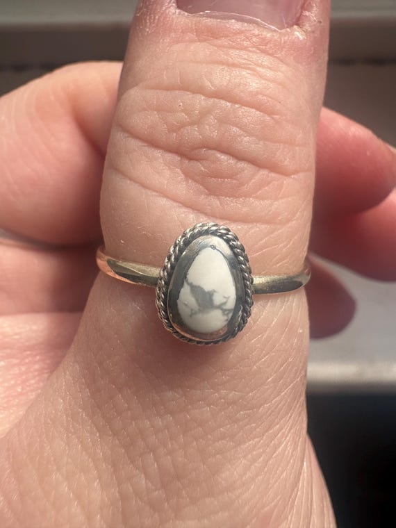 Sterling Howlite Silver Ring - image 3