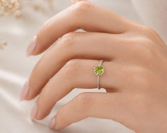 Bague péridot, bague de fiançailles minimaliste réglable en argent 925 avec pierres précieuses vertes, bague de promesse unique, pierre de naissance, cadeau de bijouterie fine
