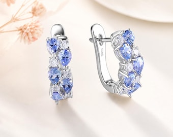Boucles d'oreilles en tanzanite avec pierre de naissance pour femme, cadeau unique de bijoux en pierre de naissance fine en argent plaqué rhodium, cadeau de boucles d'oreilles Huggie avec pierre de naissance de décembre