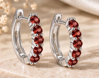 Boucles d'oreilles créoles en grenat, style Huggie, en argent sterling plaqué rhodium, bijoux fins minimalistes et délicats pour femme, cadeau pierre de naissance de janvier