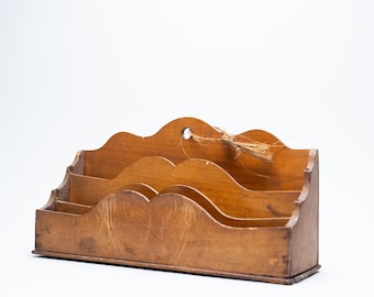 Estantería de madera para archivador de pared, año 1940.