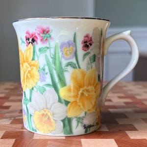 Lenox Flower Blossom Day Lily or Daffodil Porcelain Mug, 1995 By Suzanne Clee