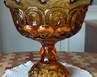LE Smith Amber Moon and Stars Pedestal Compote Candy Dish, Large 7 1/2” Diameter, 6 3/4” Tall, Scalloped Edge, Vintage MCM Style