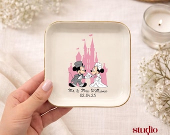 Mickey and Minnie Wedding Castle Ring Dish, Custom Engaged Jewelry Dish, Wedding Day Jewelry Dish, Wedding Gift for Guests, Engagement Dish