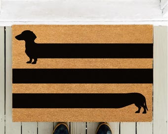 Long Dachshund Doormat – Cute Wiener Dog Welcome Mat – Funny Sausage Dog Entry Rug – Gift for Dog Lovers – Pet Owner Porch Decor