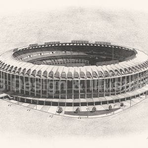 Puede incluir: Un dibujo a l&aacute;piz en blanco y negro de un gran estadio con una zona de asientos circular y un campo en el centro. El estadio tiene una serie de arcos y columnas alrededor de la zona de asientos.