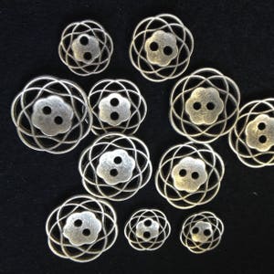 Ant Silver Button. Lot of 6 pick size Metal filagree design available in 3 sizes. imagem 10