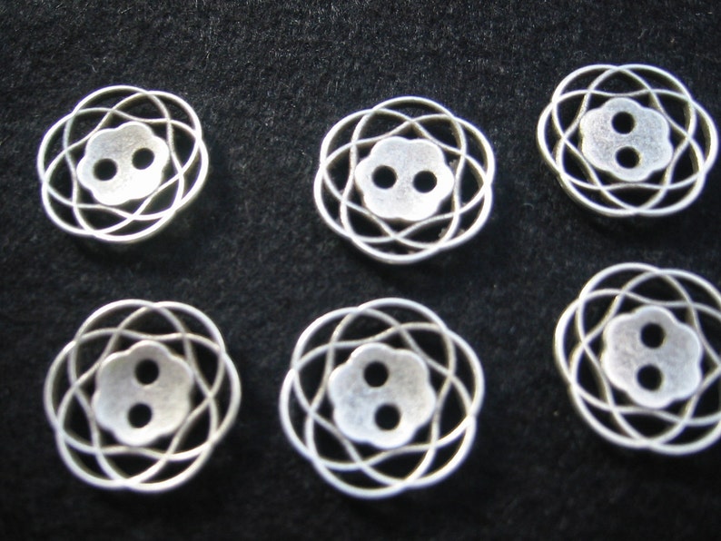Ant Silver Button. Lot of 6 pick size Metal filagree design available in 3 sizes. imagem 8