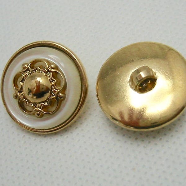 Gold Pearl Buttons Lot of 6 ,   13/16"(20mm) in diameter. Lot of 6.