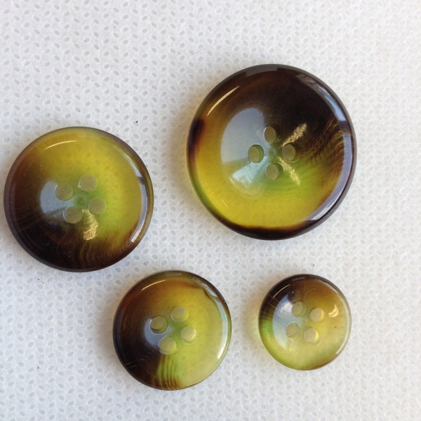 Green buttons, 3  sizes available 7/8"3/4" 1/2" (pick size). Lot size is 6 buttons, Beautiful Green and clear buttons.