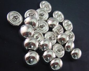 Botón cromado de media bola. Lote de 6 botones. Disponible en dos tamaños: 12 mm (1/2") y 9,8 mm (3/8"). Hermosos botones cromados.
