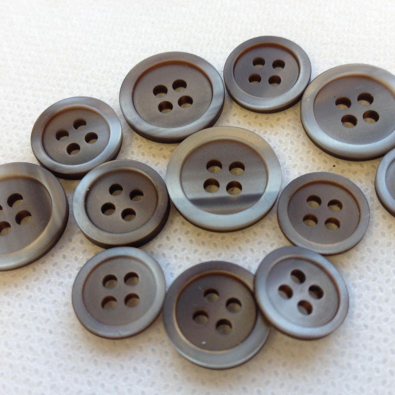 Lot of 6 buttons Brown Satin Pearl effect 4 hole buttons 3 sizes available 58,12,716.