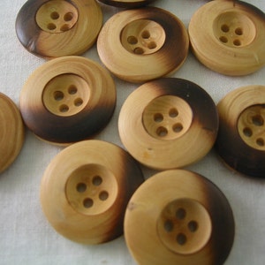 Wood Button 7/8&quot; (22mm) in diameter -Large size Lot of 6