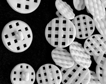 White open weave  shank buttons 3 sizes 5/8"(16mm), 3/4" (19mm),  7/8" (23mm),              6 buttons per lot.