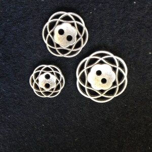 Ant Silver Button. Lot of 6 pick size Metal filagree design available in 3 sizes. imagem 4