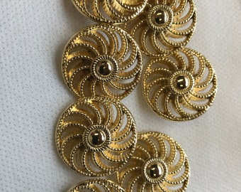 Gold buttons pinwheel design  shank  back metal  buttons.  3 Sizes available 5/8" -   1" - 1 1/8" -  Lot of 6 buttons. Italian .