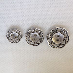 Ant Silver Button. Lot of 6 pick size Metal filagree design available in 3 sizes. imagem 2