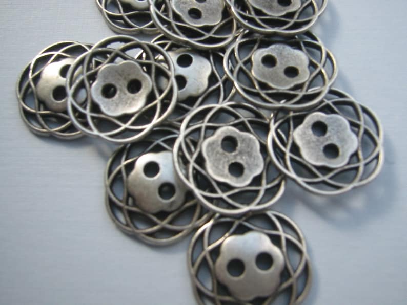 Ant Silver Button. Lot of 6 pick size Metal filagree design available in 3 sizes. imagem 5