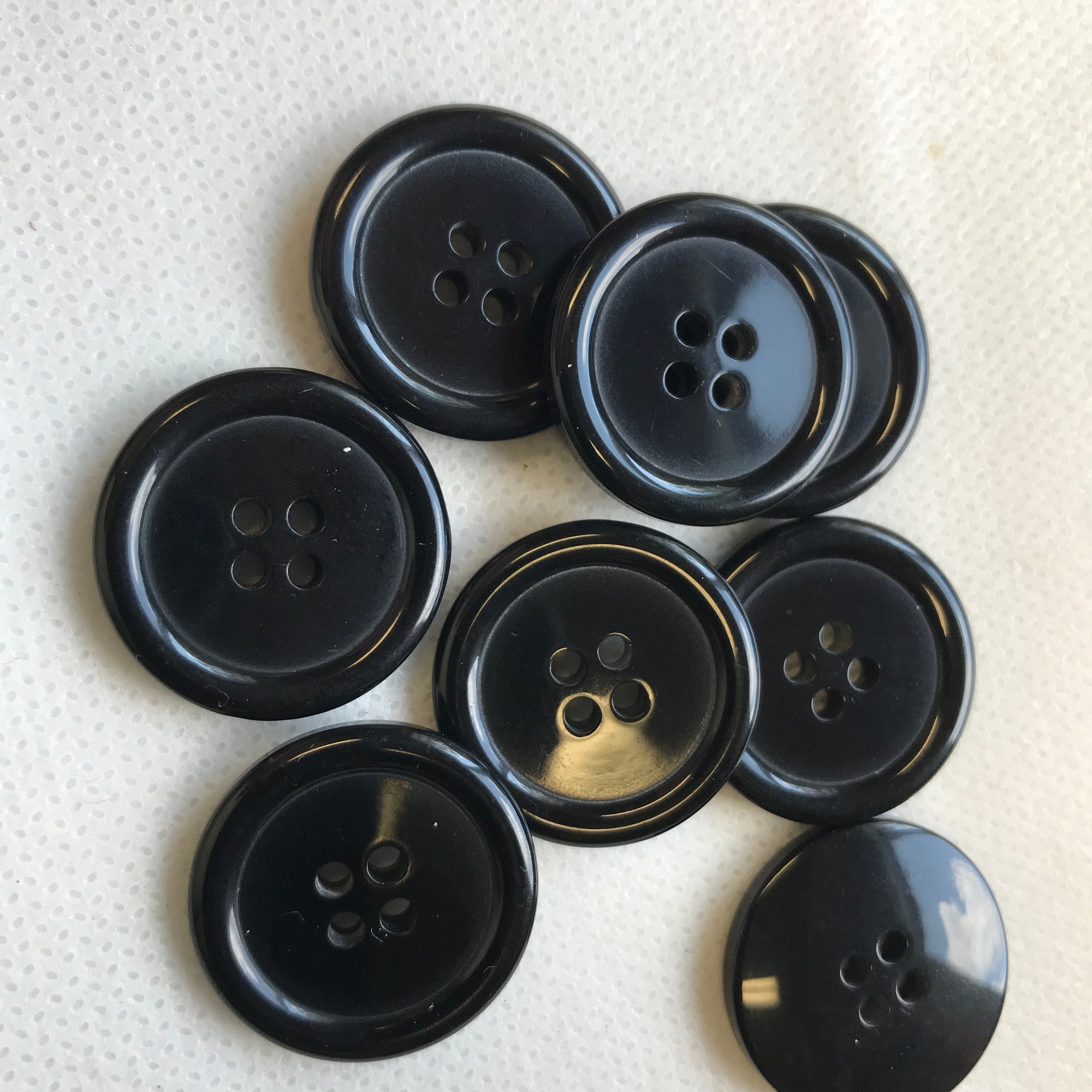 Botones negros. Grandes botones negros. El tamaño brillante de 4 agujeros  es de 15/16 23mm Lote de 4 -  México